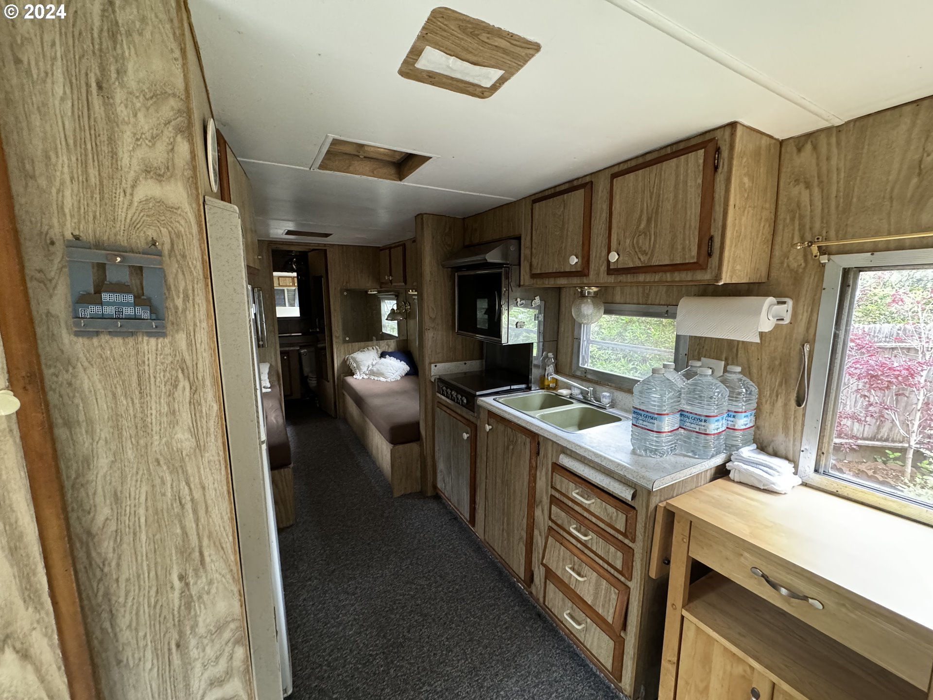 246 Horseshoe Bend Florence, OR 97439 - Photo 18 of 33 a kitchen with a sink stove and cabinets