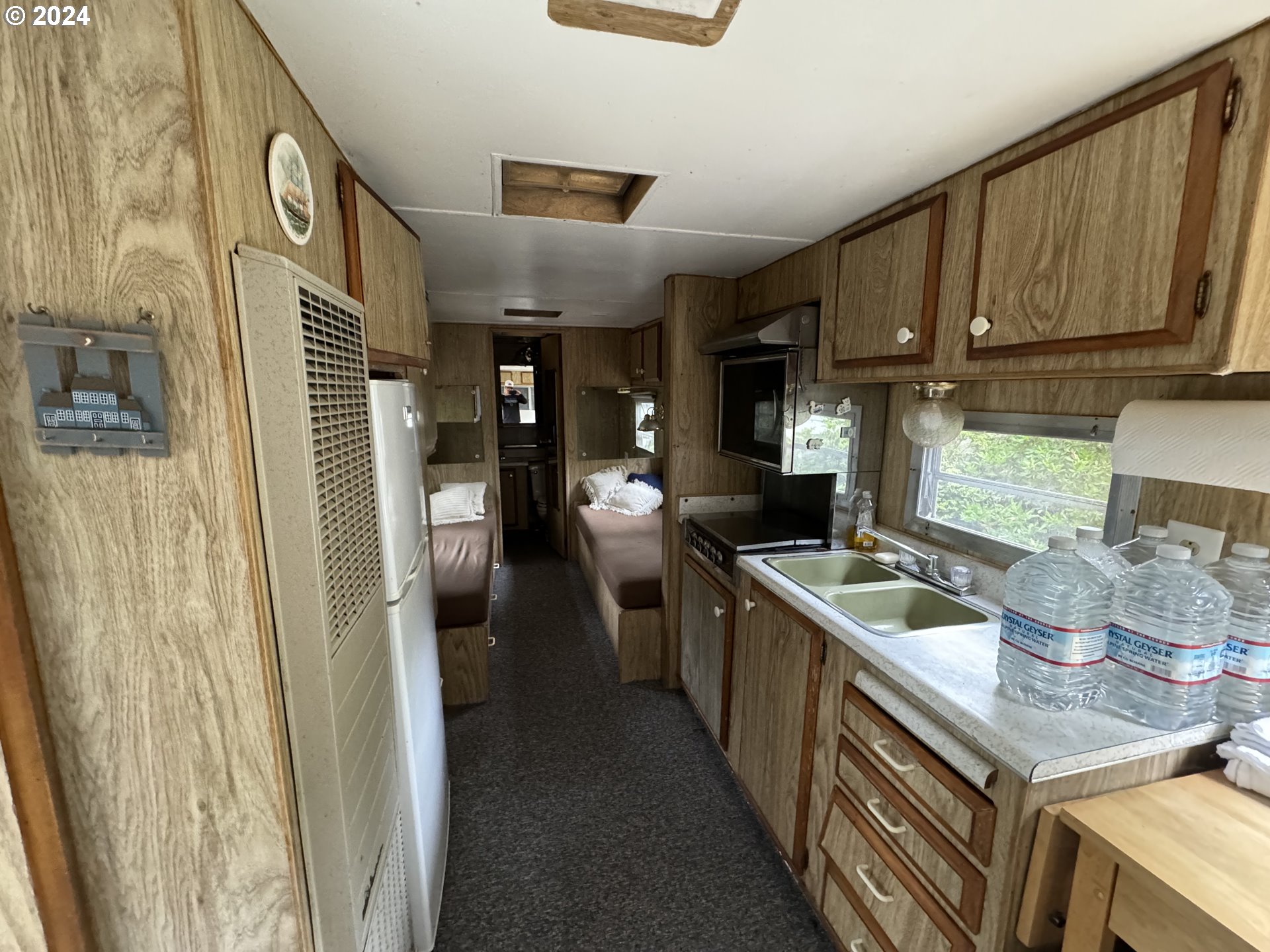 246 Horseshoe Bend Florence, OR 97439 - Photo 19 of 33 a kitchen with a sink stove and cabinets