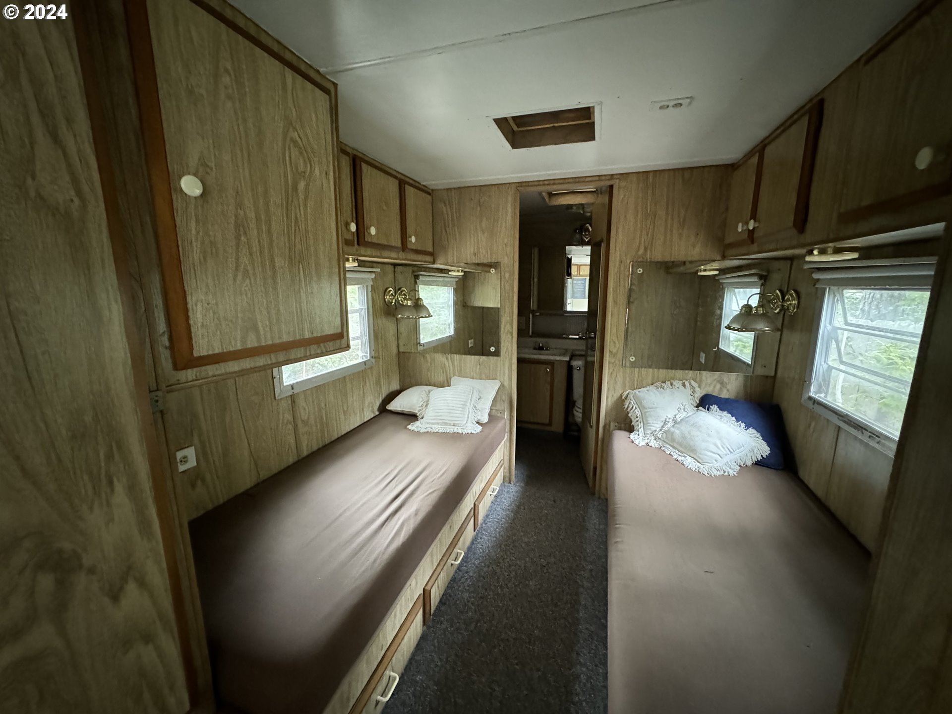 246 Horseshoe Bend Florence, OR 97439 - Photo 20 of 33 a view of a hallway with wooden floor