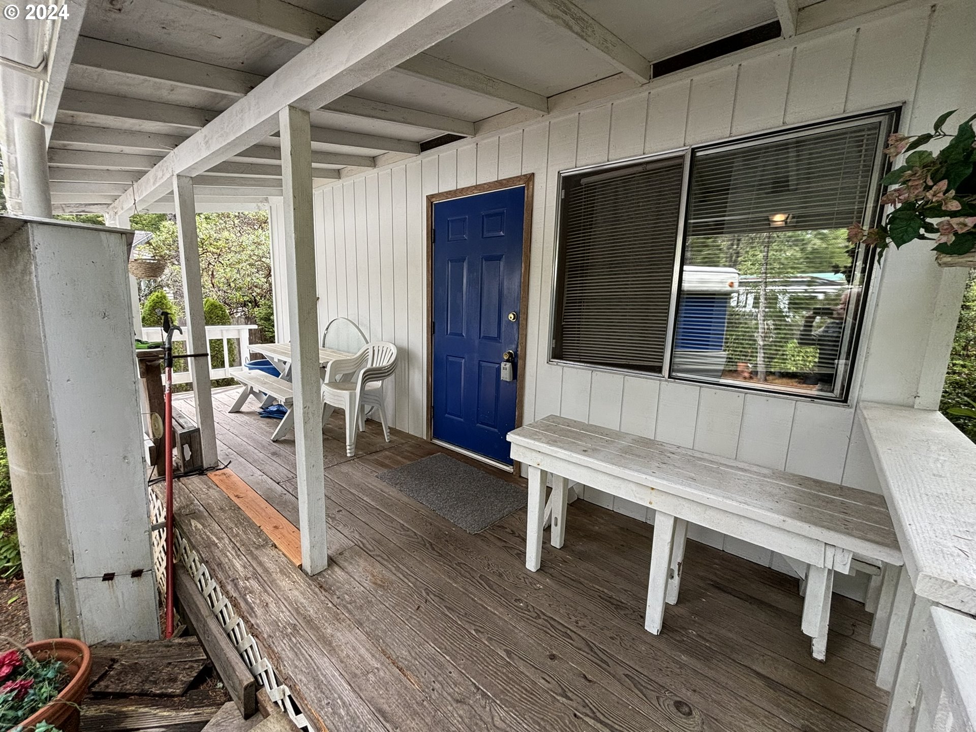 246 Horseshoe Bend Florence, OR 97439 - Photo 5 of 33 a room with wooden furniture and a window