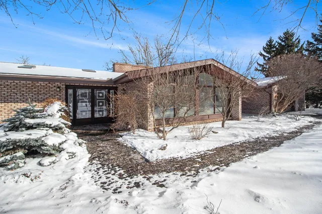 $799,900 | 2827 Fairway Drive, Saline, MI 48176