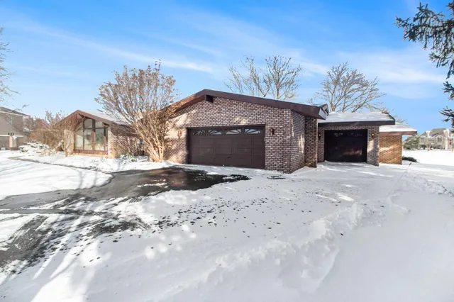 $799,900 | 2827 Fairway Drive, Saline, MI 48176