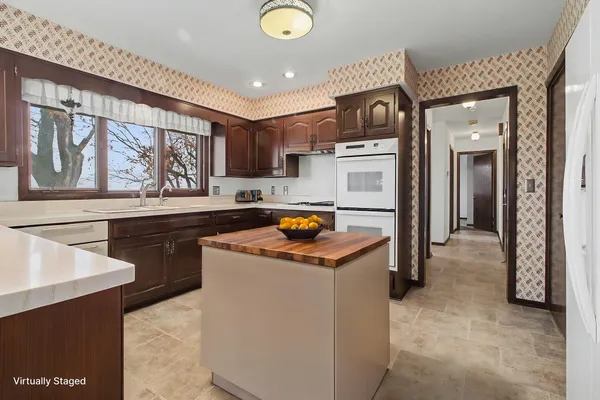 $620,000 | 2827 Fairway Drive, Saline, MI 48176