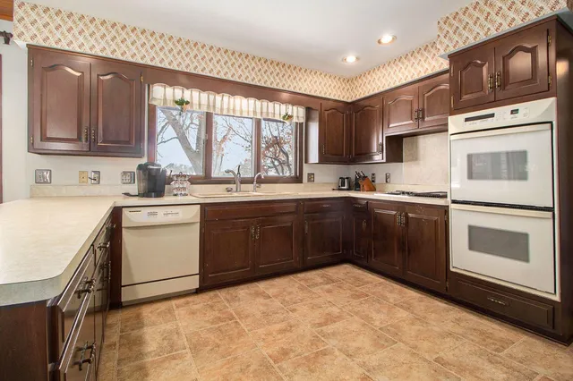 $799,900 | 2827 Fairway Drive, Saline, MI 48176