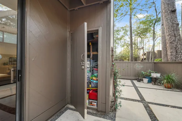 $350,000 | 308 Litchfield Lane, Houston, TX 77024