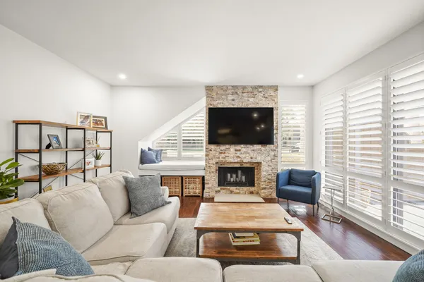 $350,000 | 308 Litchfield Lane, Houston, TX 77024