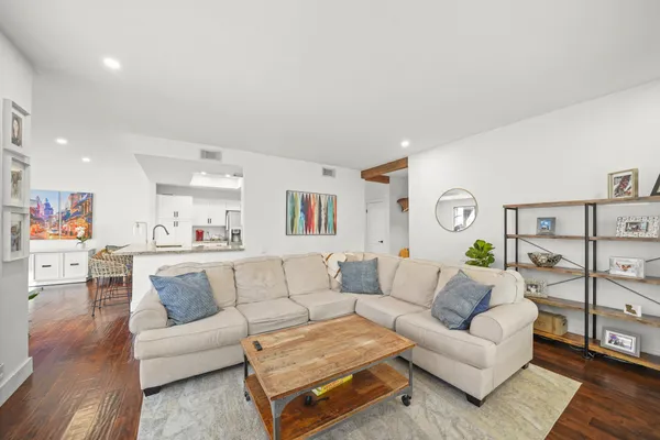 $350,000 | 308 Litchfield Lane, Houston, TX 77024