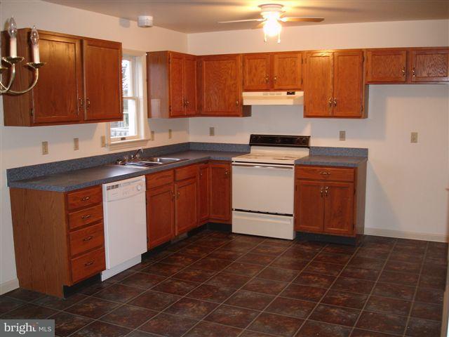 1 Brian Drive Lititz, PA 17543 - Photo 4 of 9