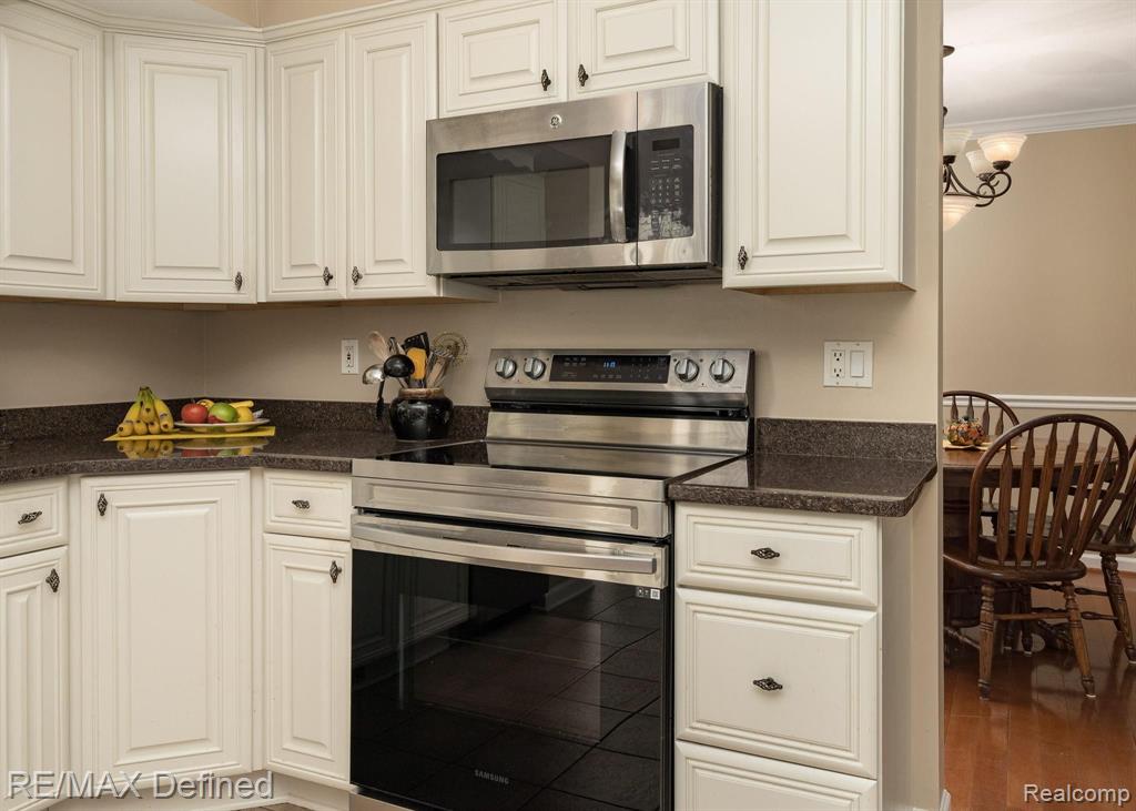 1644 Ridgecrest Rochester Hills, MI 48306 - Photo 11 of 43