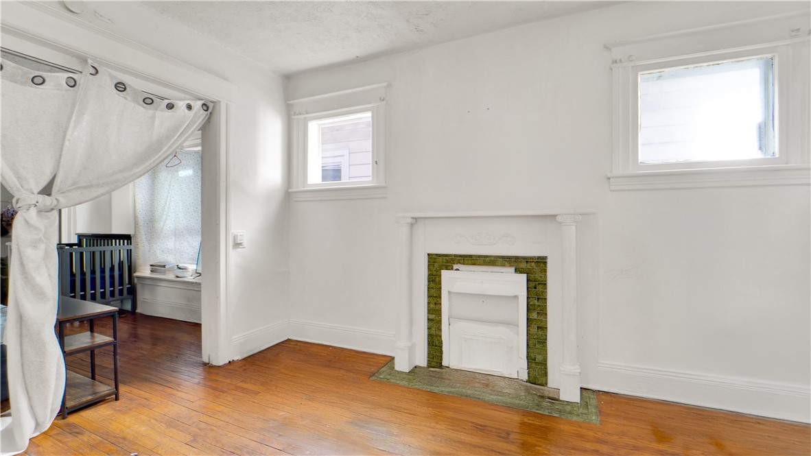 71 Crombie Street Rochester, NY 14605 - Photo 4 of 17 Lower unit Livingroom
