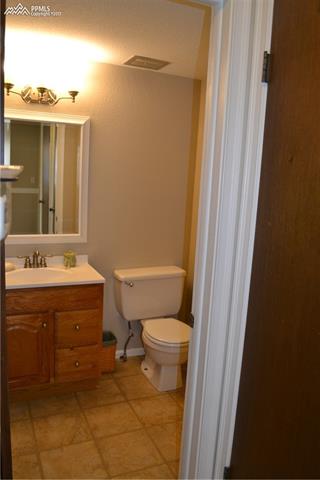 585 Red Cliff Road Colorado Springs, CO 80906 - Photo 7 of 27