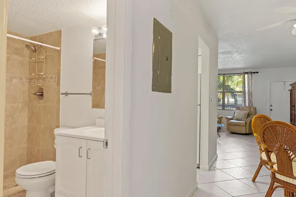 $2,500 | 2565 South Ocean Boulevard, Unit 208, Palm Beach, FL 33480