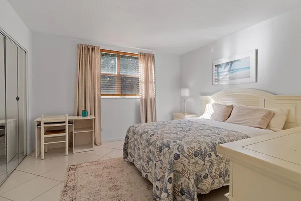 $2,500 | 2565 South Ocean Boulevard, Unit 208, Palm Beach, FL 33480