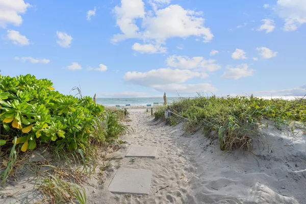 $2,500 | 2565 South Ocean Boulevard, Unit 208, Palm Beach, FL 33480