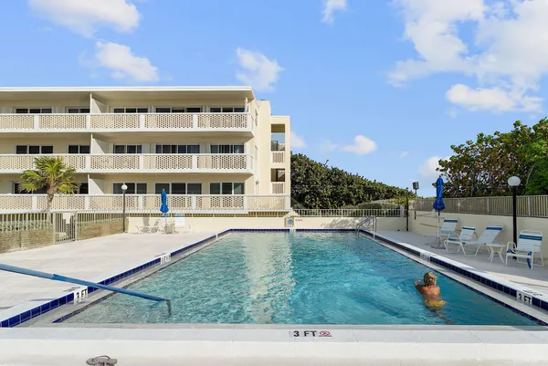 $2,500 | 2565 South Ocean Boulevard, Unit 208, Palm Beach, FL 33480