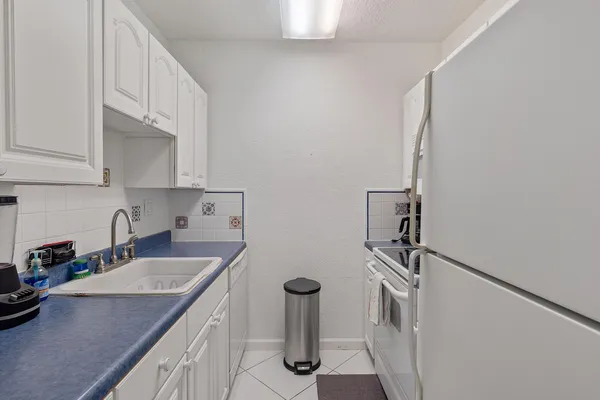 $2,500 | 2565 South Ocean Boulevard, Unit 208, Palm Beach, FL 33480