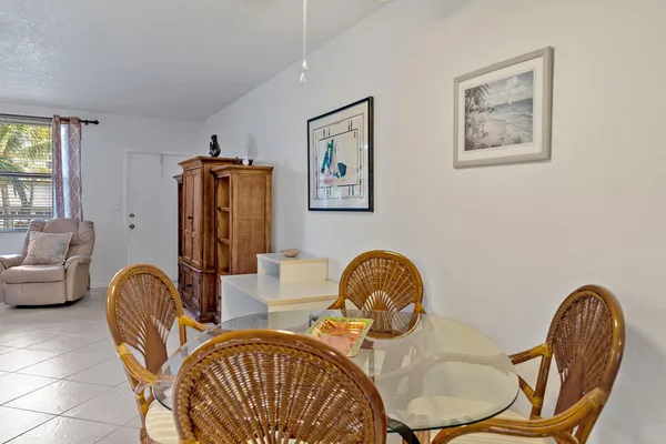 $2,500 | 2565 South Ocean Boulevard, Unit 208, Palm Beach, FL 33480