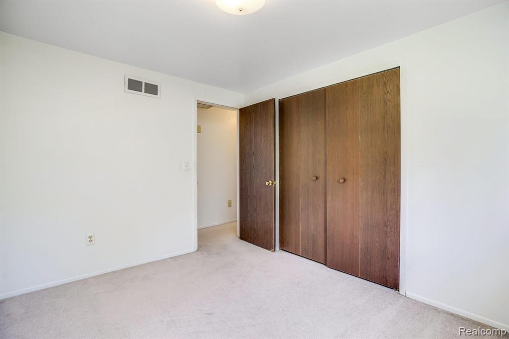 1641 Dennett Lane Rochester Hills, MI 48307 - Photo 30 of 45