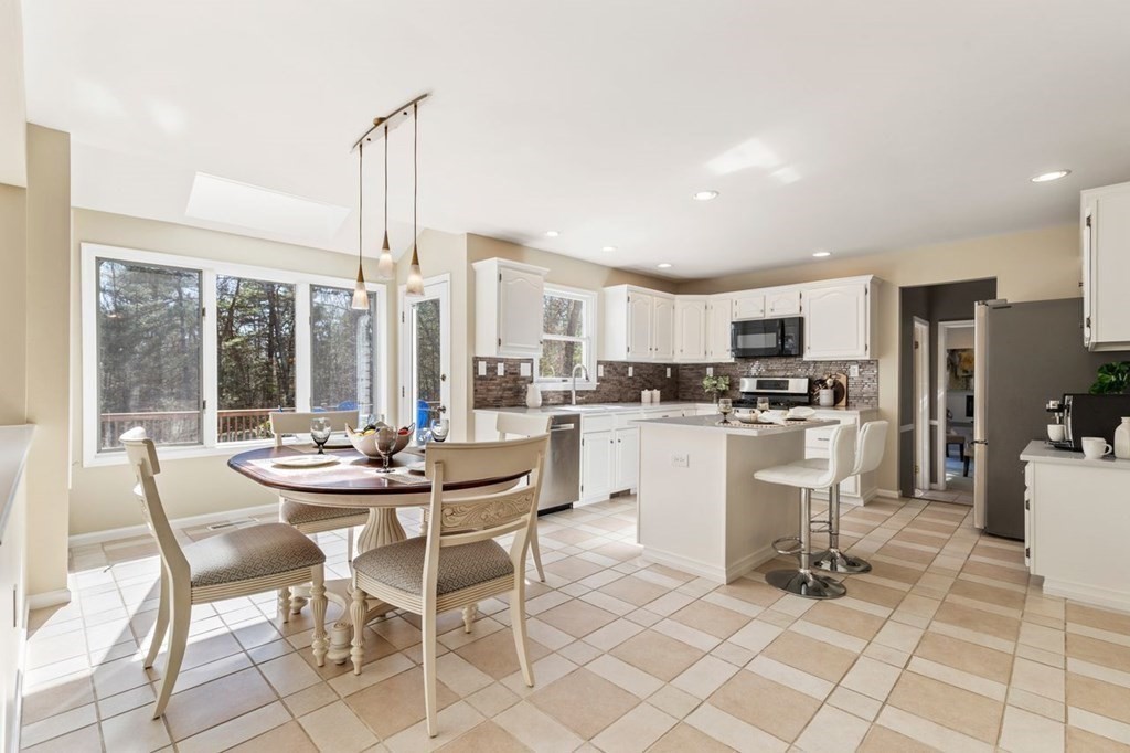 47 Forge Road Sharon, MA 02067 - Photo 8 of 31 Gallery Image 8