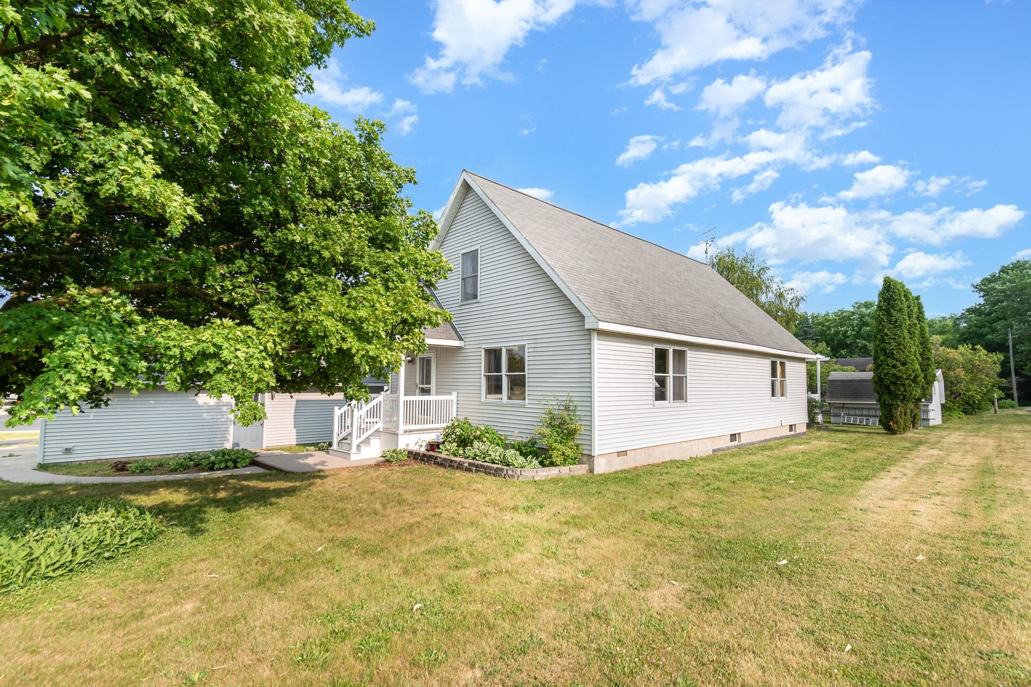 688 East Remus Road Mount Pleasant, MI 48858 - Photo 4 of 36 1911904-3.JPG
