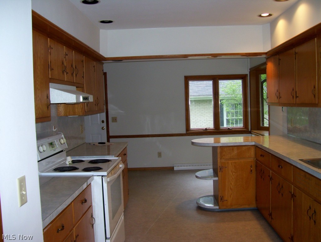303 Somerset Road Akron, OH 44313 - Photo 3 of 17 Gallery Image 3