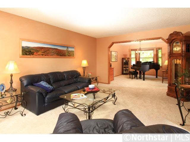 15480 Canyon Ridge Eden Prairie, MN 55347 - Photo 4 of 16 Gallery Image 4