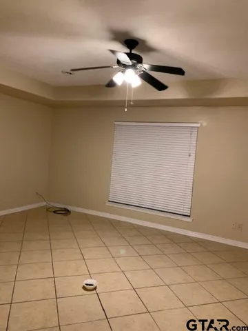 a view of a utility room