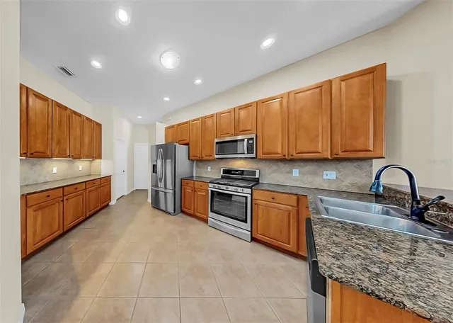 $575,000 | 1105 Sweet Breeze Drive, Valrico, FL 33594