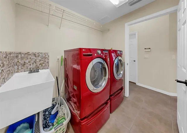 $575,000 | 1105 Sweet Breeze Drive, Valrico, FL 33594