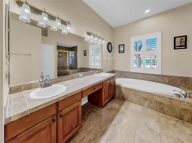 $575,000 | 1105 Sweet Breeze Drive, Valrico, FL 33594