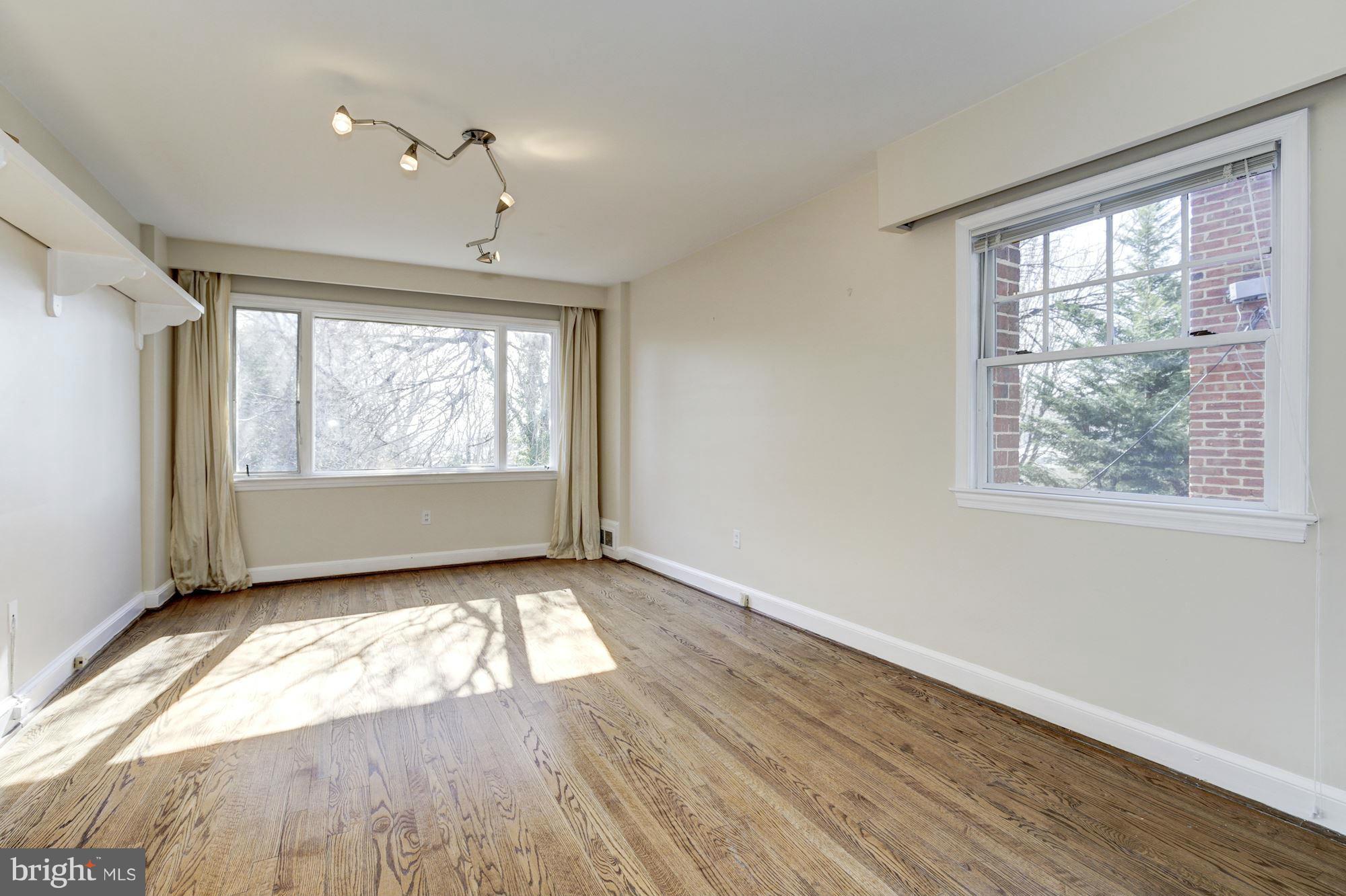 3238 Reservoir Road Northwest Washington, DC 20007 - Photo 11 of 29 Bedroom (Master)