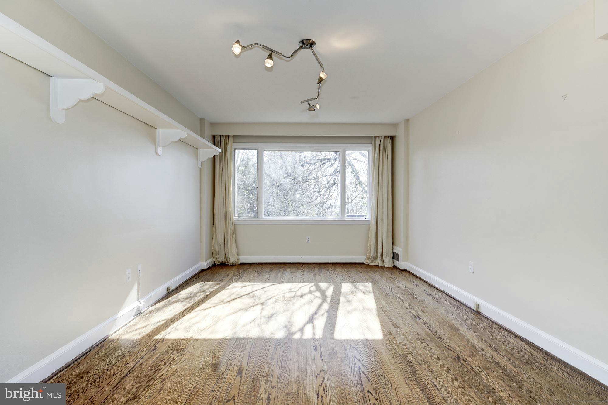 3238 Reservoir Road Northwest Washington, DC 20007 - Photo 12 of 29 Bedroom (Master)