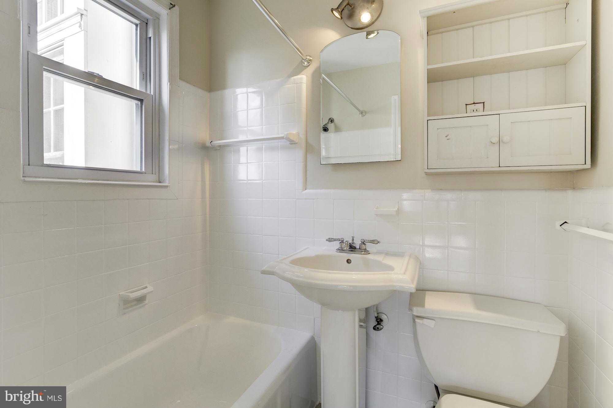 3238 Reservoir Road Northwest Washington, DC 20007 - Photo 14 of 29 Bath (Master)