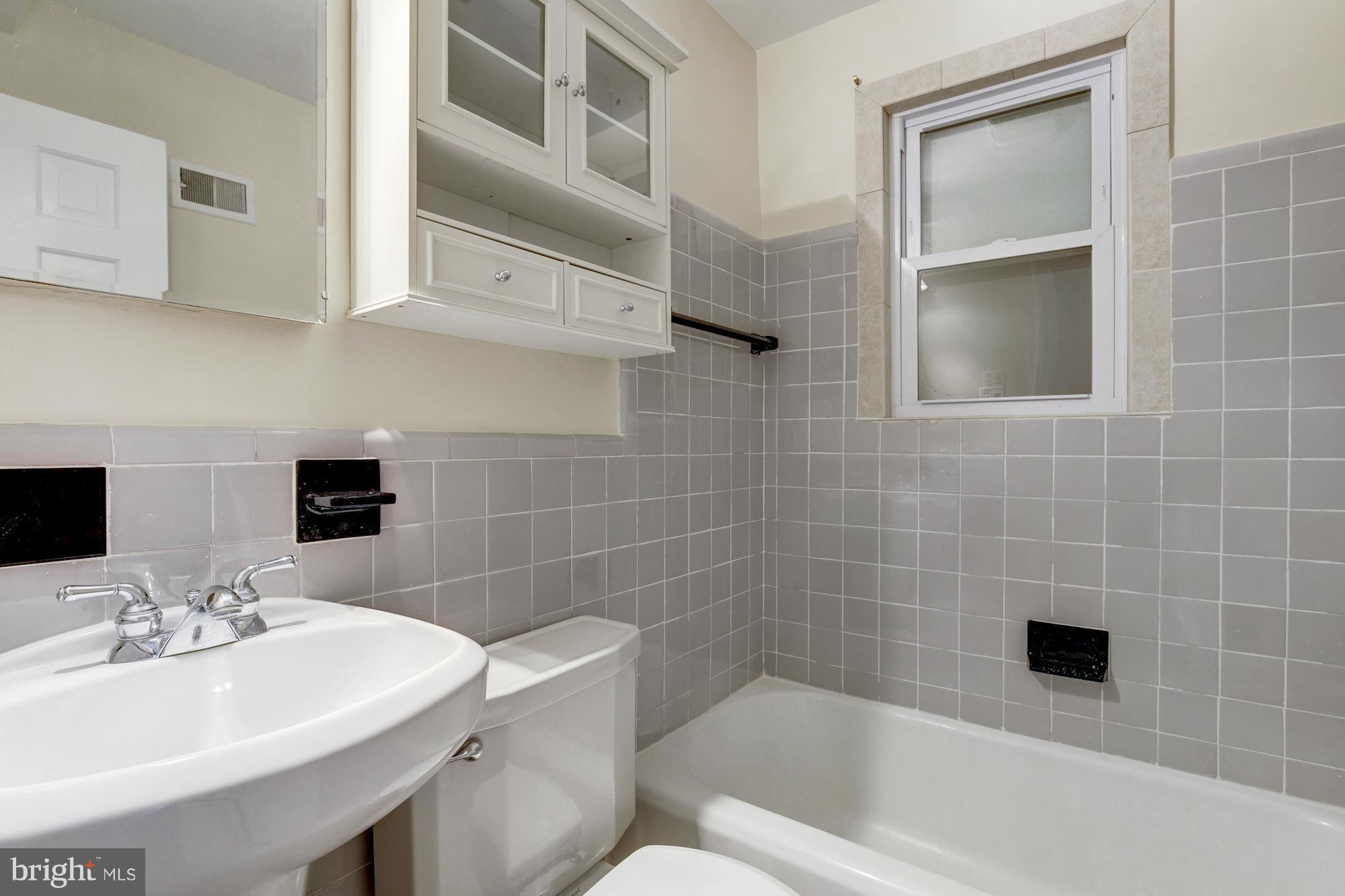 3238 Reservoir Road Northwest Washington, DC 20007 - Photo 19 of 29 Hall Bath