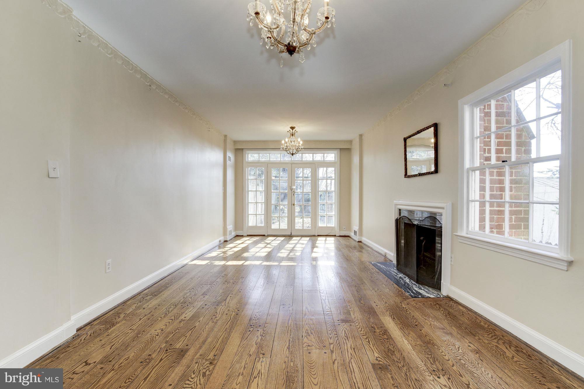 3238 Reservoir Road Northwest Washington, DC 20007 - Photo 5 of 29 Living Room