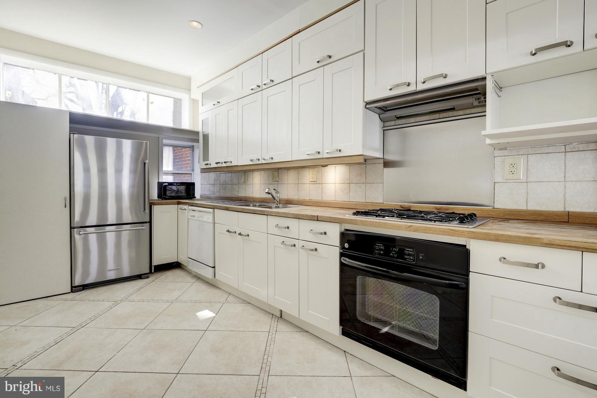 3238 Reservoir Road Northwest Washington, DC 20007 - Photo 7 of 29 Kitchen
