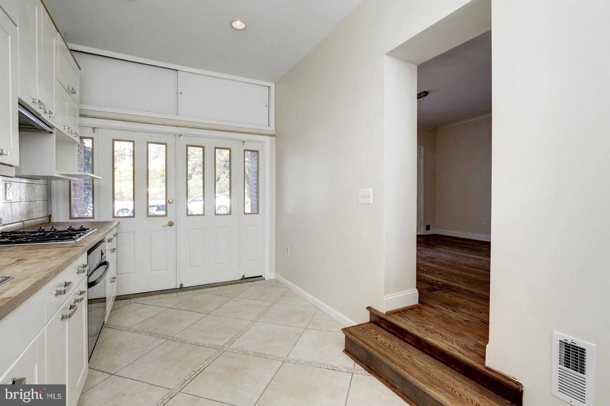 3238 Reservoir Road Northwest Washington, DC 20007 - Photo 9 of 29 Kitchen