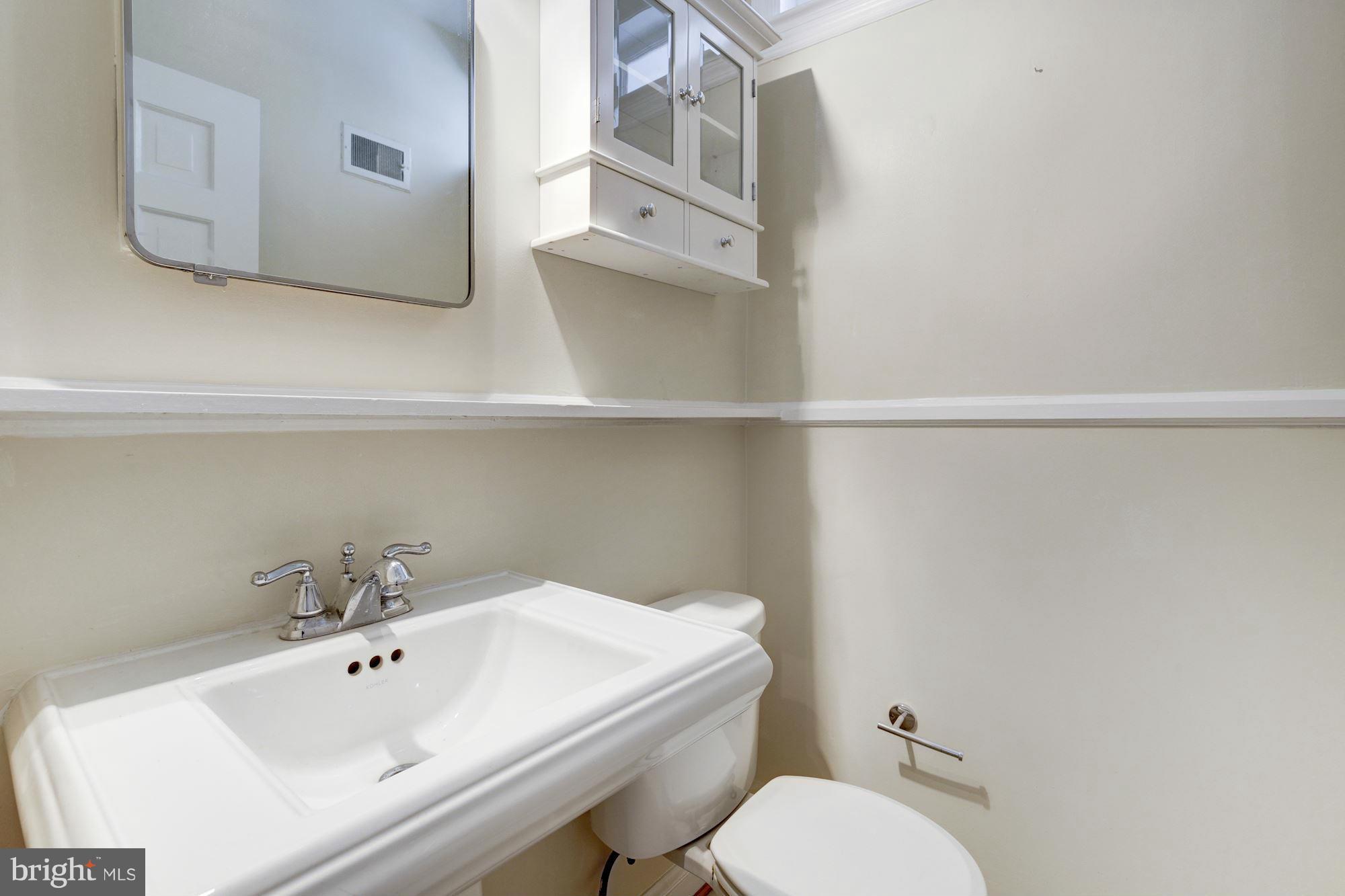 3238 Reservoir Road Northwest Washington, DC 20007 - Photo 10 of 29 Powder Room