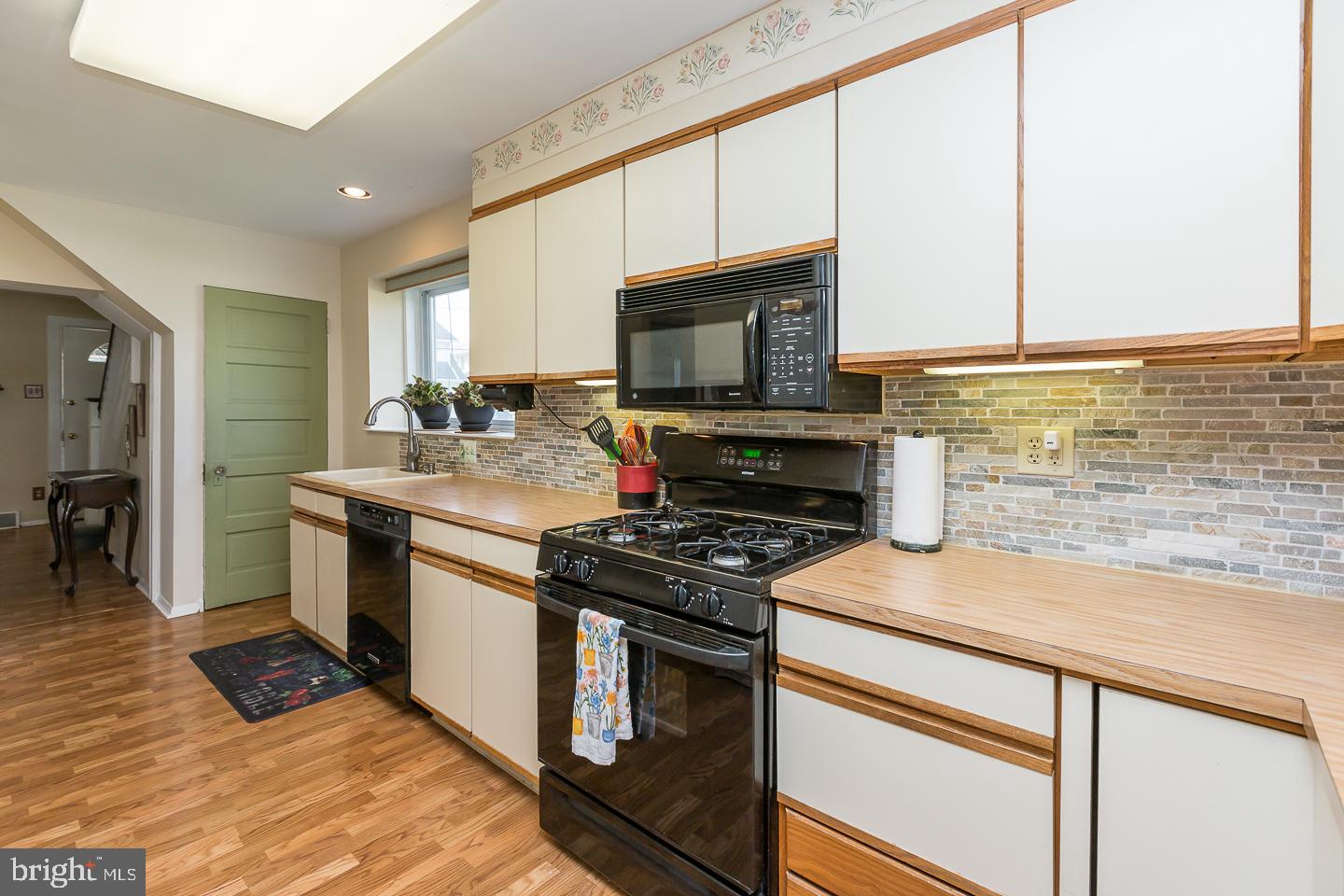 252 Strathmore Road Havertown, PA 19083 - Photo 20 of 43 KITCHEN