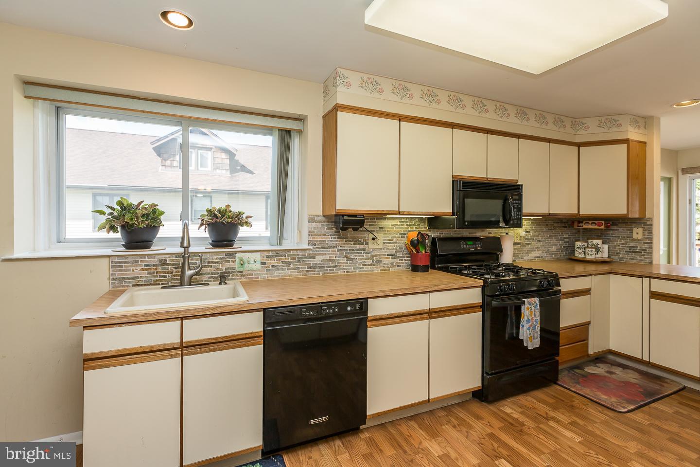 252 Strathmore Road Havertown, PA 19083 - Photo 22 of 43 KITCHEN