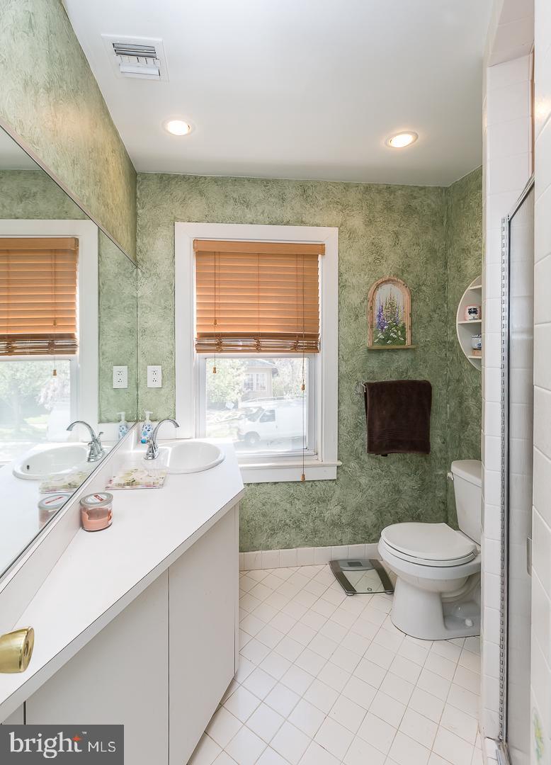 252 Strathmore Road Havertown, PA 19083 - Photo 27 of 43 MASTER BATHROOM
