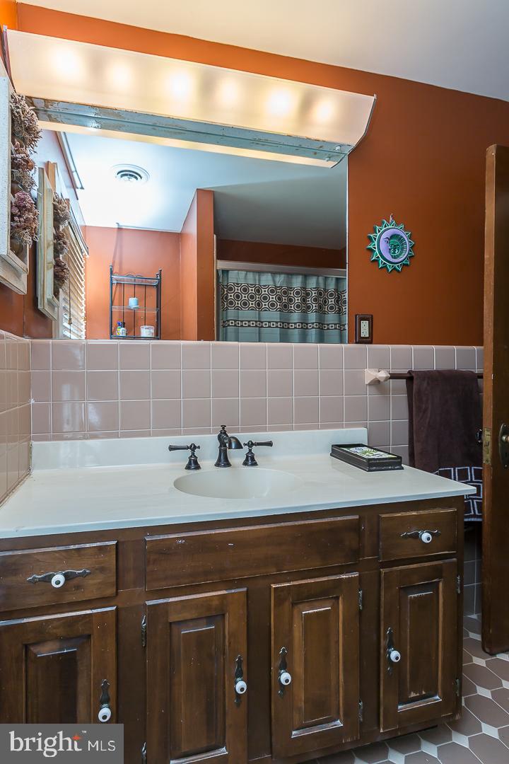 252 Strathmore Road Havertown, PA 19083 - Photo 29 of 43 TILED HALL BATH