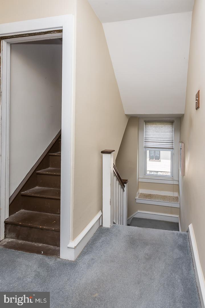 252 Strathmore Road Havertown, PA 19083 - Photo 34 of 43 HALLWAY VIEW