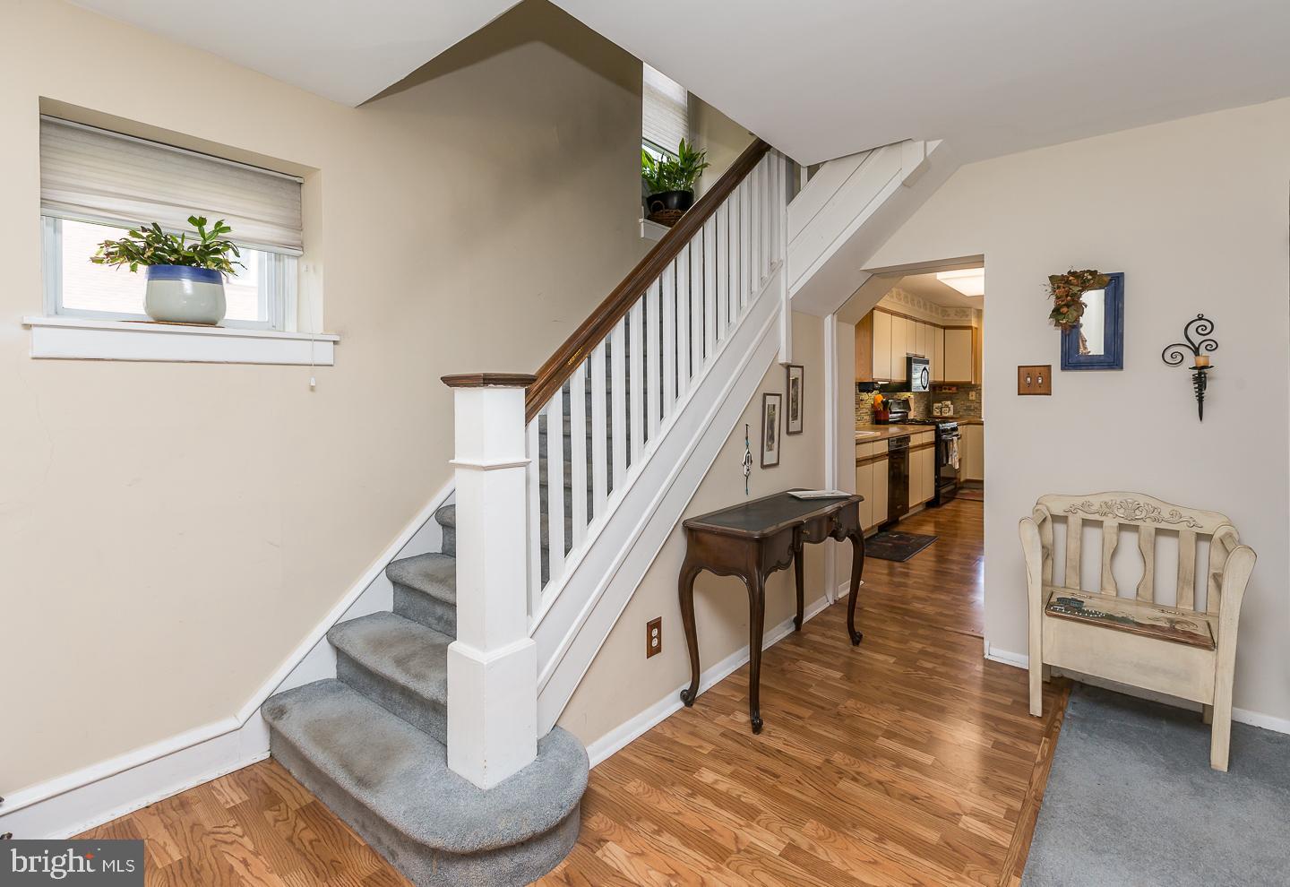 252 Strathmore Road Havertown, PA 19083 - Photo 6 of 43 LIVING ROOM ENTRY AREA