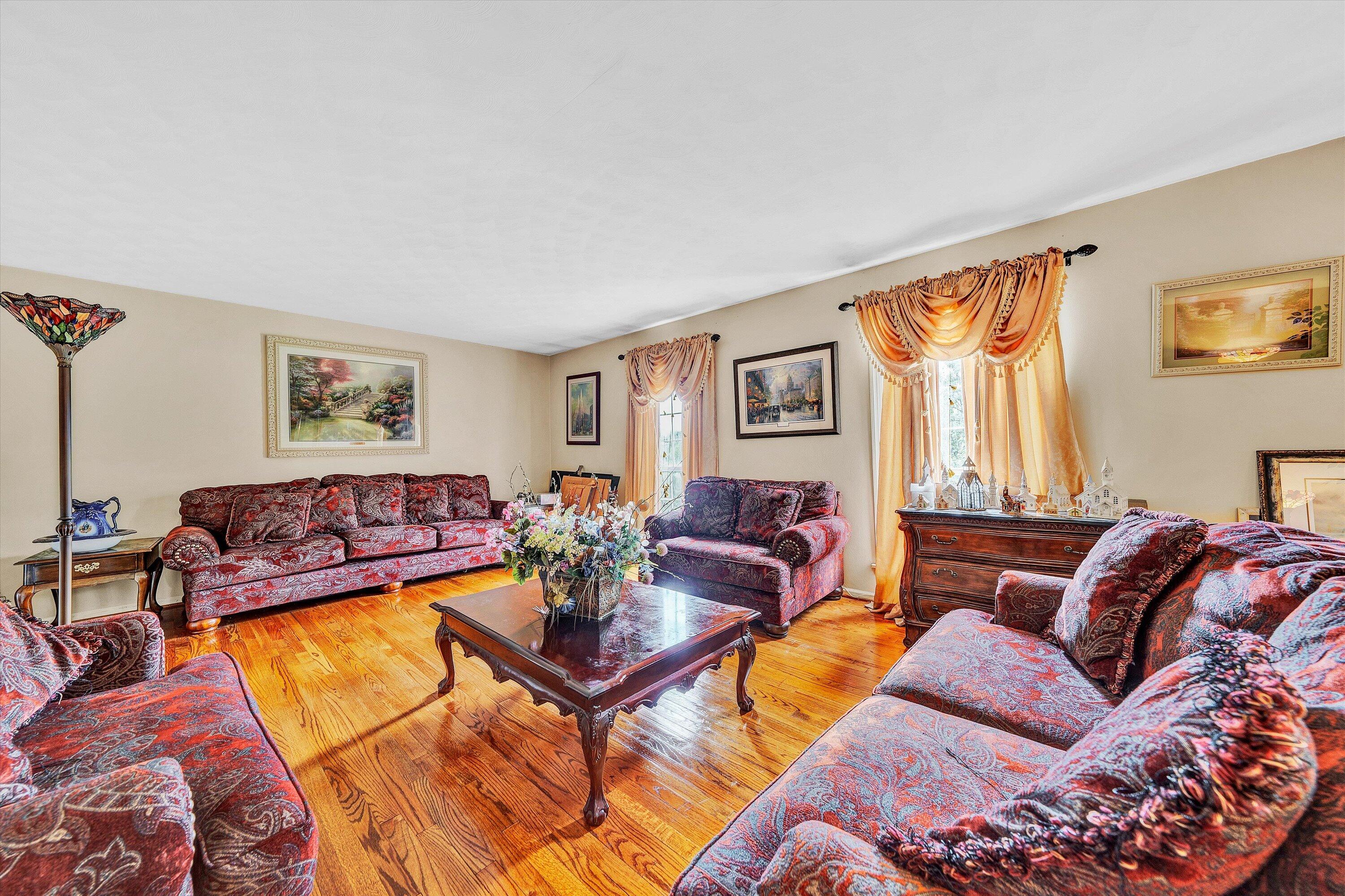 3720 Laurel Ridge Road Northwest Roanoke, VA 24019 - Photo 6 of 41 Living Room
