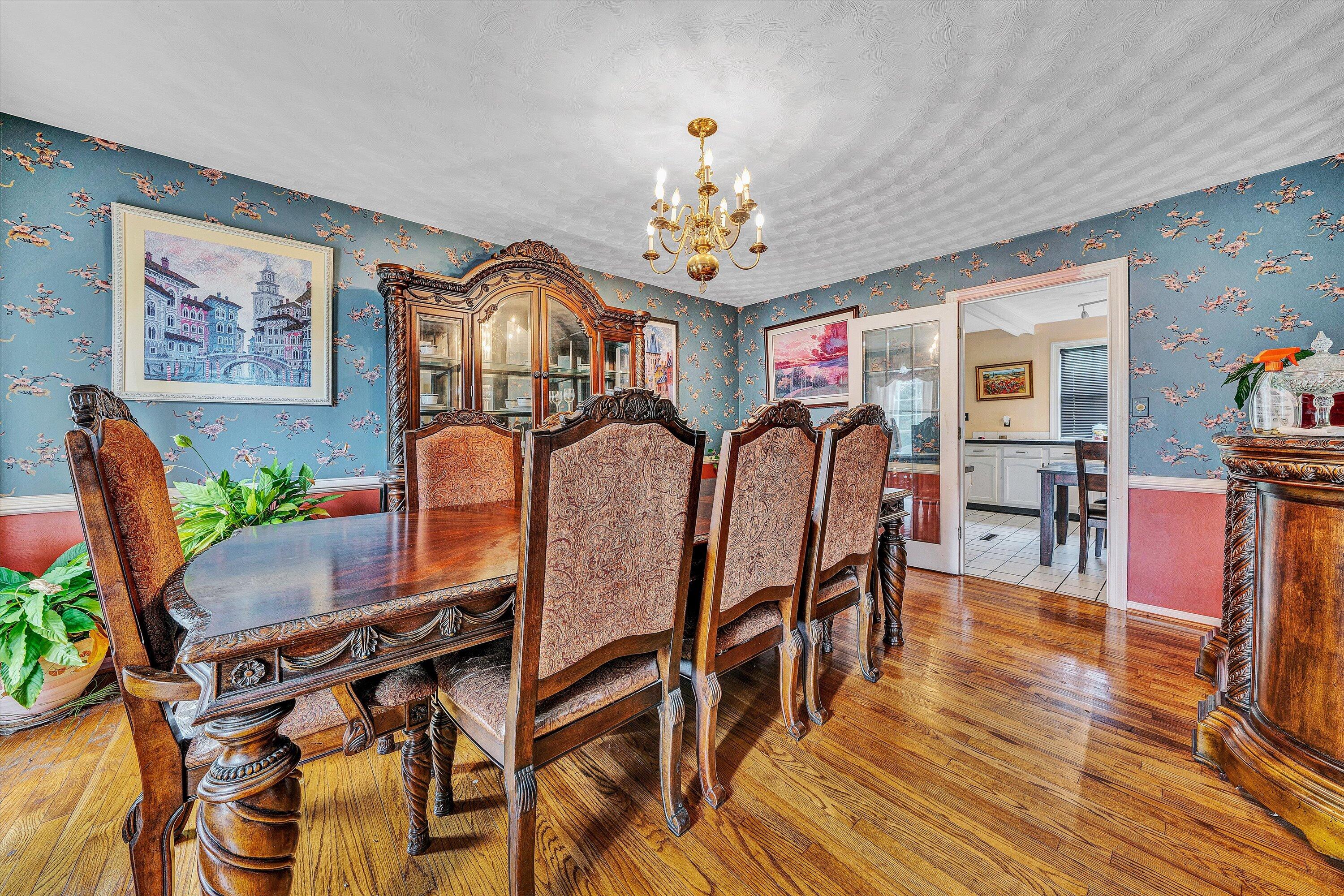 3720 Laurel Ridge Road Northwest Roanoke, VA 24019 - Photo 8 of 41 Formal Dining