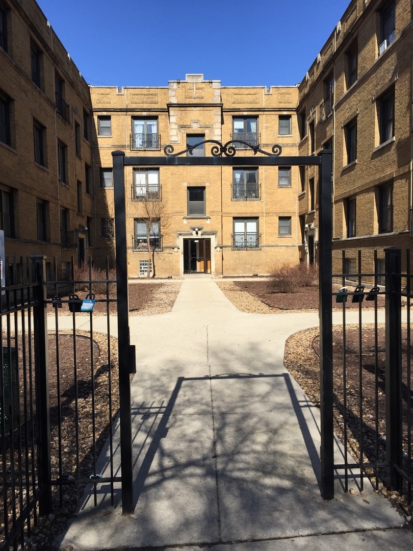 730 West Roscoe Street, Unit 2S Chicago, IL 60657 - Photo 1 of 15 a view of a building