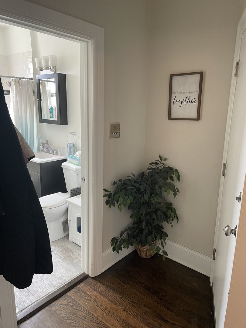 730 West Roscoe Street, Unit 2S Chicago, IL 60657 - Photo 12 of 15 a living room with furniture and wooden floor