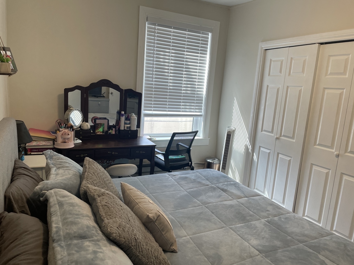 730 West Roscoe Street, Unit 2S Chicago, IL 60657 - Photo 8 of 15 a living room with furniture and a window