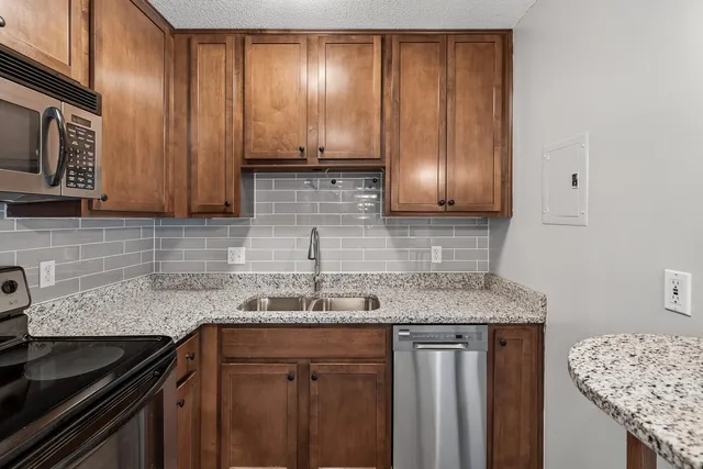 $104,900 | 3729 Snelling Avenue, Unit 308, Minneapolis, MN 55406